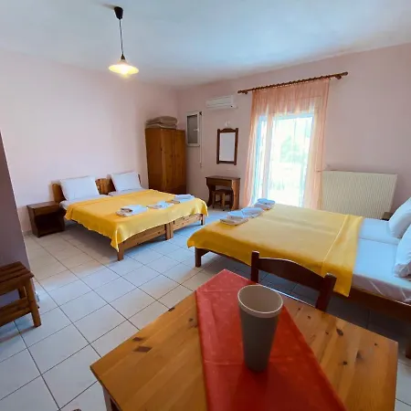 Kostas Studios شقة فندقية
